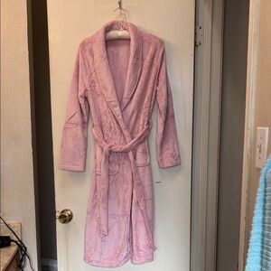 NWOT Cozy Pink Plush Bathrobe size small